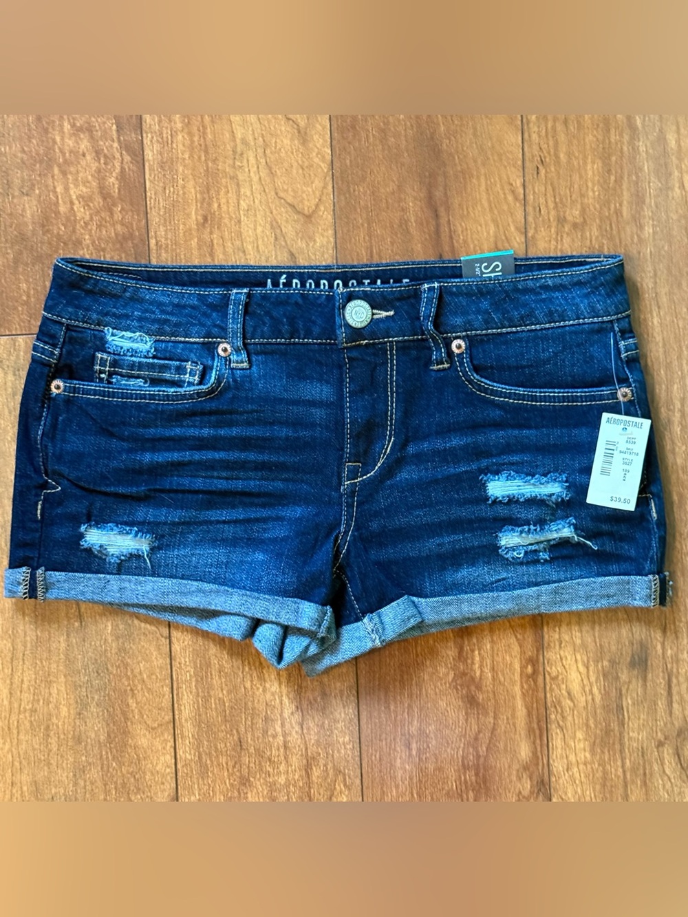 NWT Aéropostale Low Rise "Shorty" Distressed Cuffed Denim Shorts-Size 2